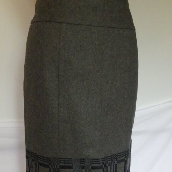 Magaschoni Grey Wool Pencil Skirt Graphic Design Embroidery USA Size 4 Gray - Picture 1 of 13